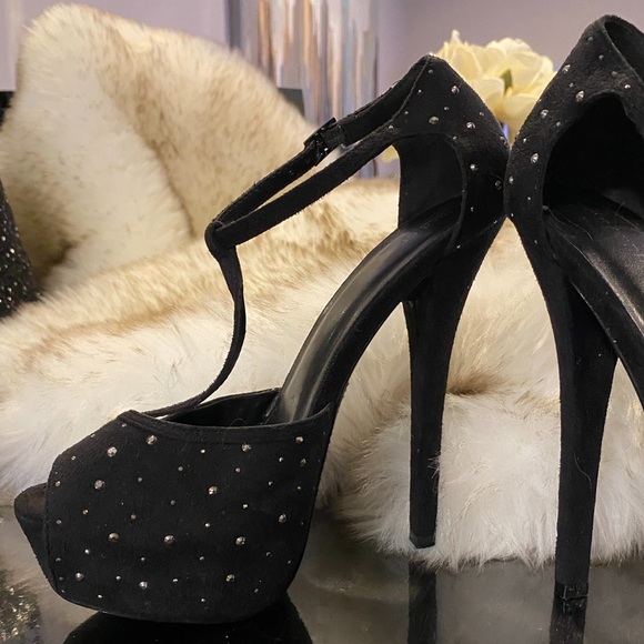 Black high heels Never used ✨Size 8.5 Brand “ It Call Spring “Very comfortable - Picture 14 of 14